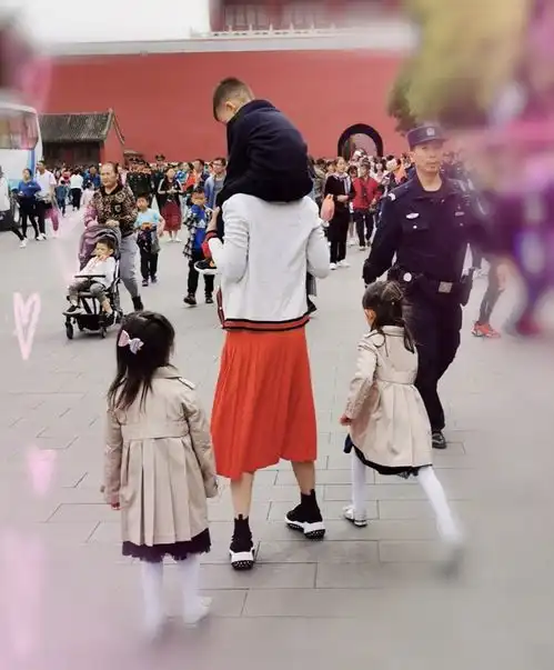 董璇与前夫高云翔为女儿庆生,一家三口罕见同框,甘薇也久违现身