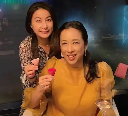 郭晶晶为婆婆庆生表感谢,不同气质女人却都在培养优秀孩子