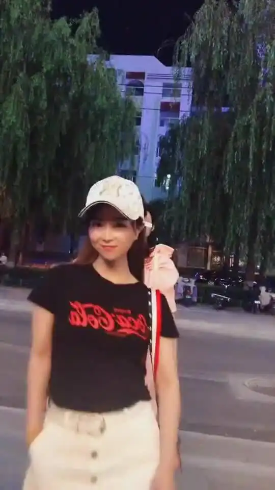 世上美女千千万万,我的闺蜜占一半