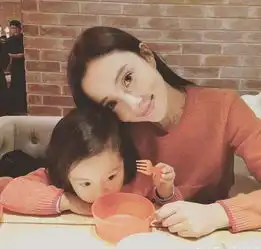 和女儿当闺蜜,李小璐永远比你想的会当妈