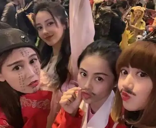 缺席张大大生日,baby在日本过万圣节,看到她的造型已经30岁
