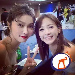 陈意涵穿低胸裙合影不慎走光闺蜜薛凯琪忙删照补救
