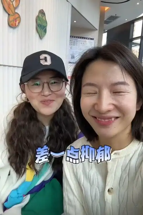 离婚搭子2女离婚后组成闺蜜搭子,共养3娃,事业家庭两不误
