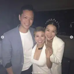 胡杏儿为好闺蜜庆生,二胎后幸福肥现双下巴,精修与生图差很远