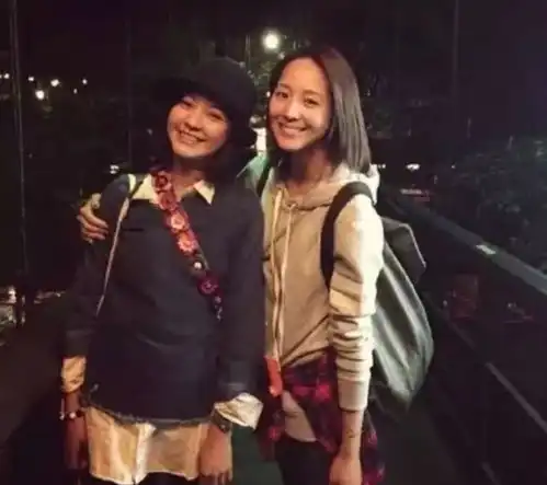 张钧甯短发现身称与邱泽不常联系,坦言着急找对象考虑要冻卵