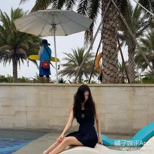 她的白富美闺蜜也被怀疑穿假货了