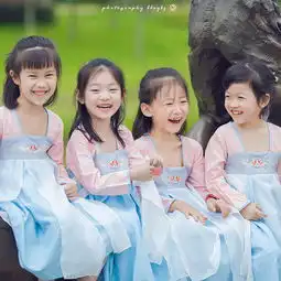四个小小的闺蜜汉服照