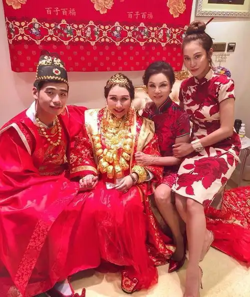 何超盈庆祝30岁生日奢华现场堪比走红毯,闺蜜都是女公主级别