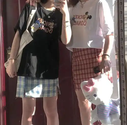 闺蜜头像世界上有两种人,一种是你,一种是其他人