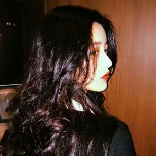有哪些丧丧的看起来有些高冷的女生头像呀