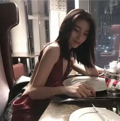 qq深夜聊天,女生经常发这3消息,恭喜你获得备胎称号