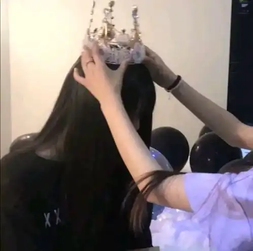 真人闺蜜头像晴烟漠漠柳毵毵,不那离情酒半酣