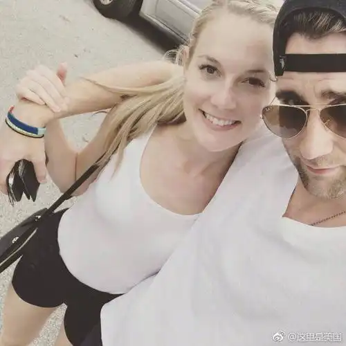 哈利波特的纳威结婚了
