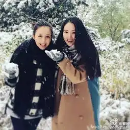 脸大眼小baby王文也合影唐嫣吕一搞怪合唱范范小s娱乐圈真不玩心机女星闺蜜自拍简直都快出书了