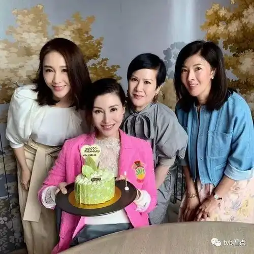 黎姿为李嘉欣庆生,昔日情敌变闺蜜,许晋亨曾为追求黎姿送豪宅