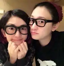 谢娜李小冉女星闺蜜合影谁更抢镜