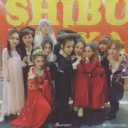 baby飞日本与闺蜜们过节姐妹自拍中难辨本尊